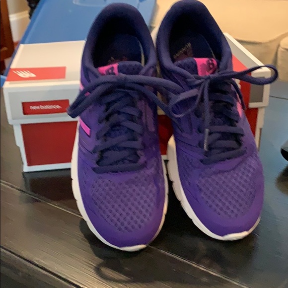 New Balance women’s running shoe - Picture 2 of 6